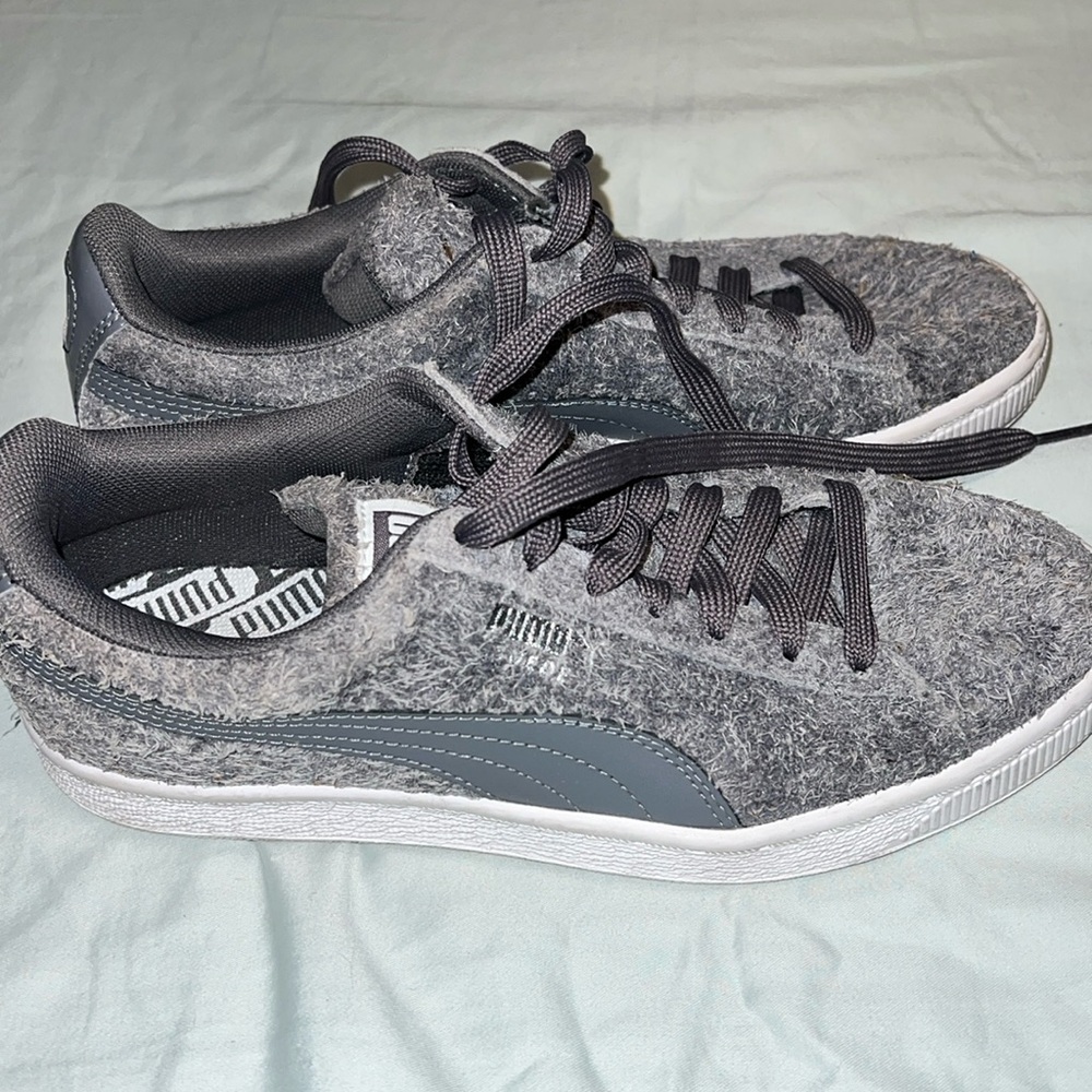 Grey, fuzzy Puma shoes size 7
